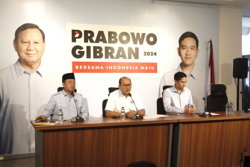TKN Prabowo-Gibran hari pertama Kampanye menggelar Gerakan Sosialisasi Program Makan Gratis dan Susu Gratis serta Bantuan Gizi (Ashar/SinPo.id)