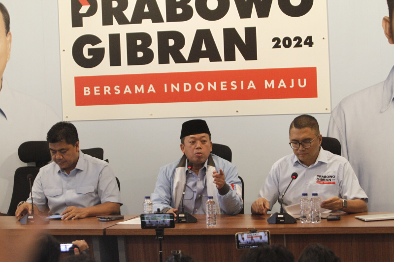 Sekretaris TKN Prabowo-Gibran Nusron Wahid resmi umumkan Gubernur Jatim Khofifah Indar Parawansa bergabung mendukung Prabowo-Gibran (Ashar/SinPo.id)