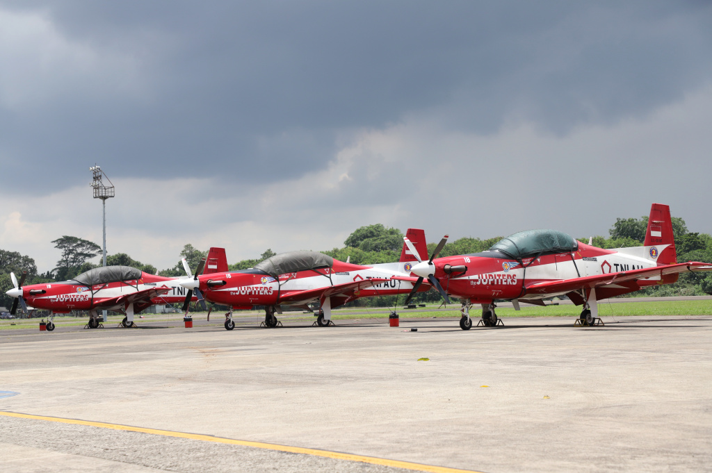 TNI-AU menggelar demo flight untuk menyambut HUT ke-80 TNI pada 5 Oktober di Monas (Ashar/SinPo.id)
