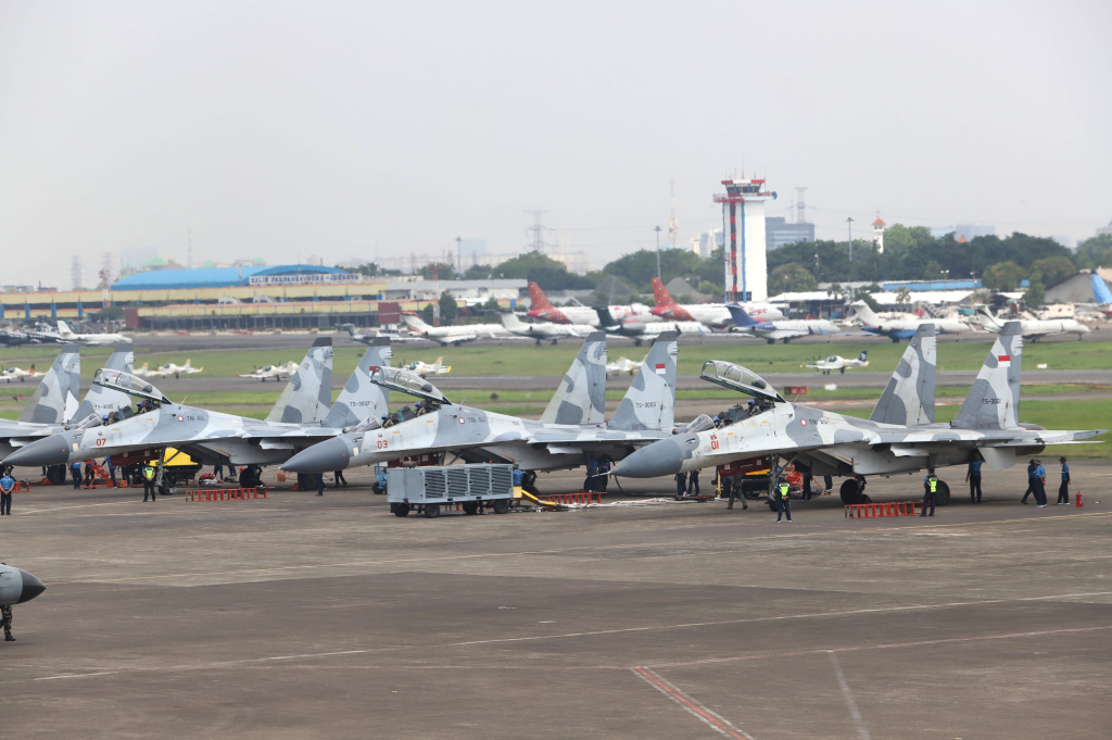 TNI-AU menggelar demo flight untuk menyambut HUT ke-80 TNI pada 5 Oktober di Monas (Ashar/SinPo.id)