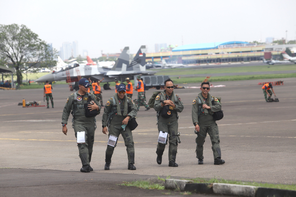 TNI-AU menggelar demo flight untuk menyambut HUT ke-80 TNI pada 5 Oktober di Monas (Ashar/SinPo.id)