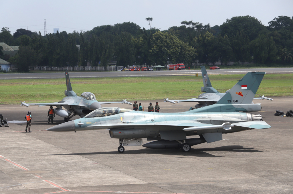 TNI-AU menggelar demo flight untuk menyambut HUT ke-80 TNI pada 5 Oktober di Monas (Ashar/SinPo.id)