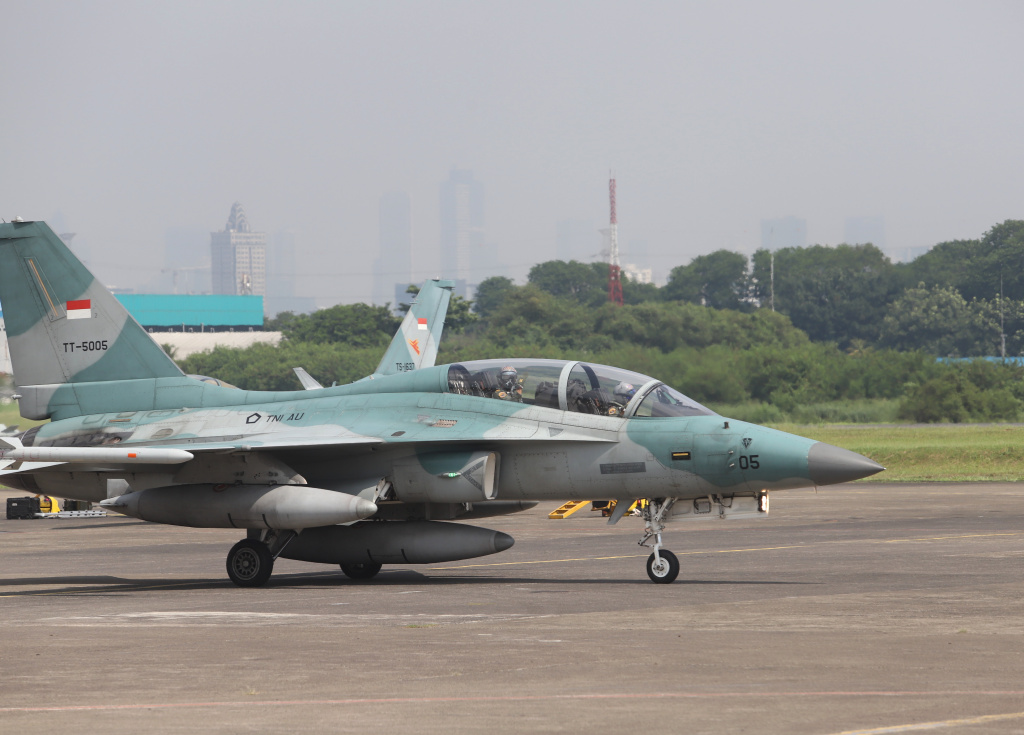 TNI-AU menggelar demo flight untuk menyambut HUT ke-80 TNI pada 5 Oktober di Monas (Ashar/SinPo.id)