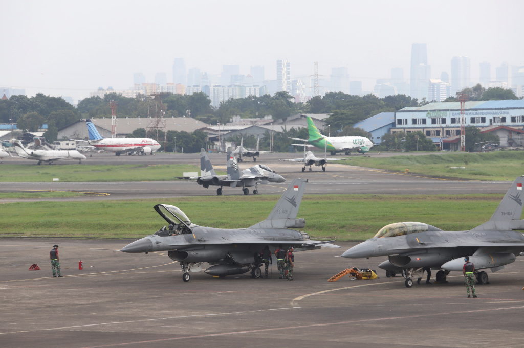 TNI-AU menggelar demo flight untuk menyambut HUT ke-80 TNI pada 5 Oktober di Monas (Ashar/SinPo.id)