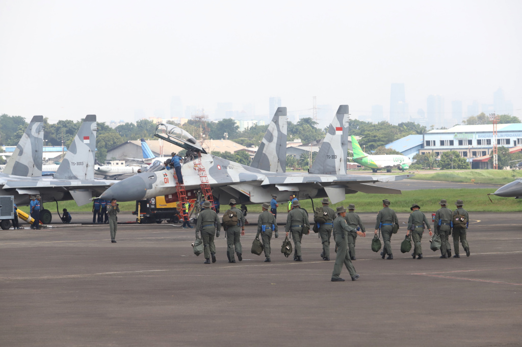 TNI-AU menggelar demo flight untuk menyambut HUT ke-80 TNI pada 5 Oktober di Monas (Ashar/SinPo.id)