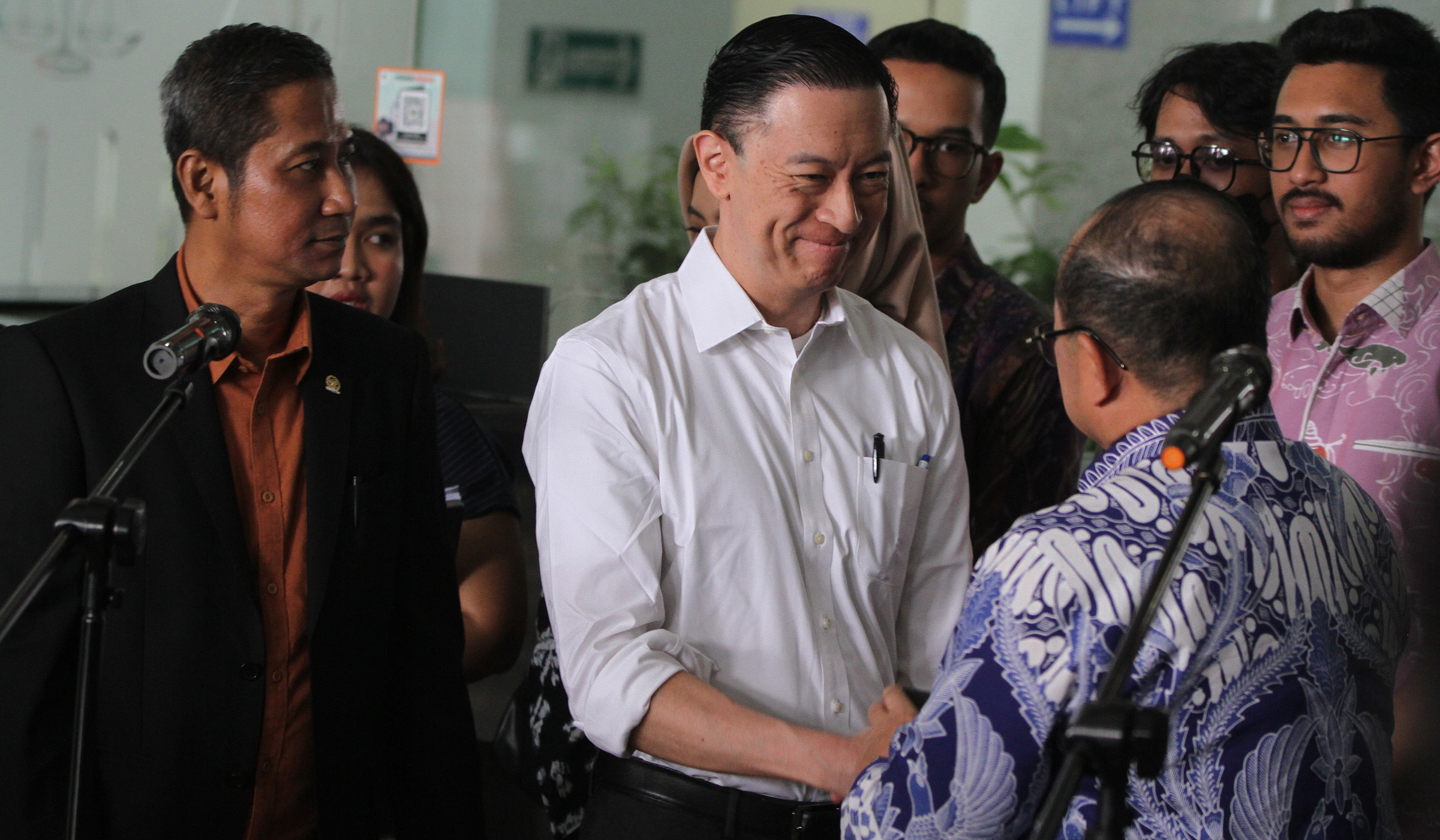 Tom lembong saat audiensi dengan KY. (Agus Priatna/SinPo.id)