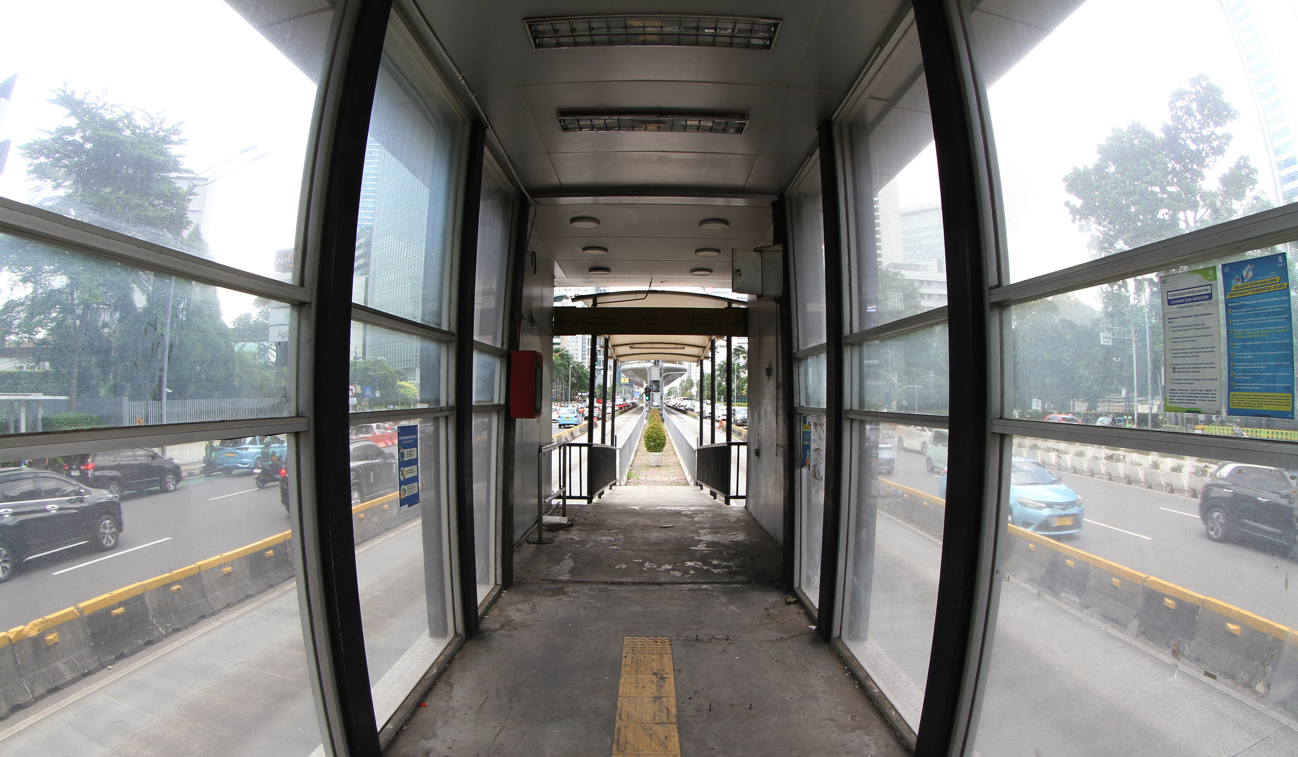 Kondisi Halte Tosari lama. (Agus Priatna/SinPo.id)