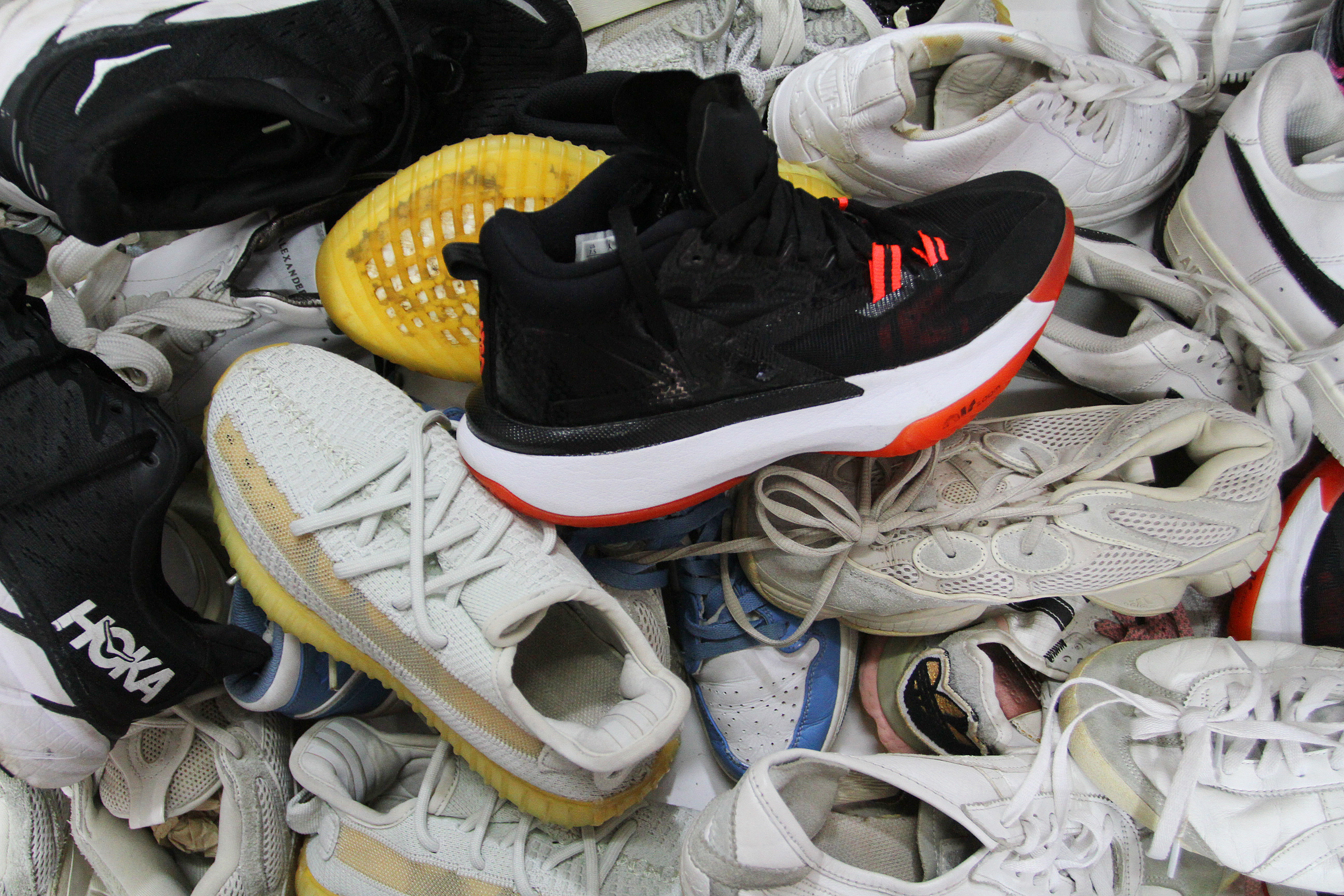 Presiden Prabowo Subianto disambut hangat oleh yang Perdana Menterin Arab Saudi Mulia Pangeran Mohammed bin Salman Al Saud di Istana Salam Jeddah (Ashar/Foto:BiroSetpres/SinPo.id)