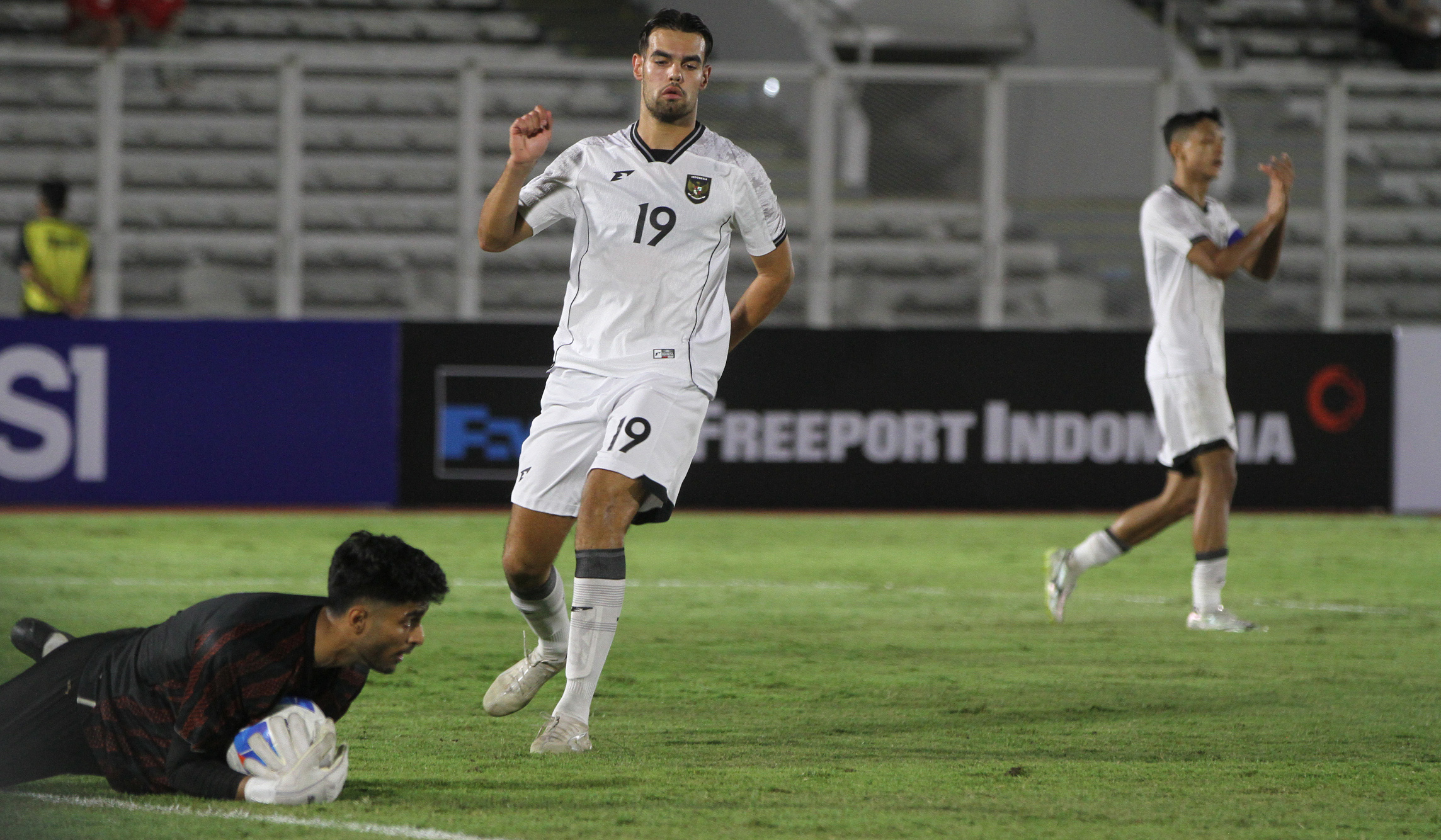 Laga uji coba timnas Indonesia U-23 melawan timnas India U-23. (Agus Priatna/SinPo.id)