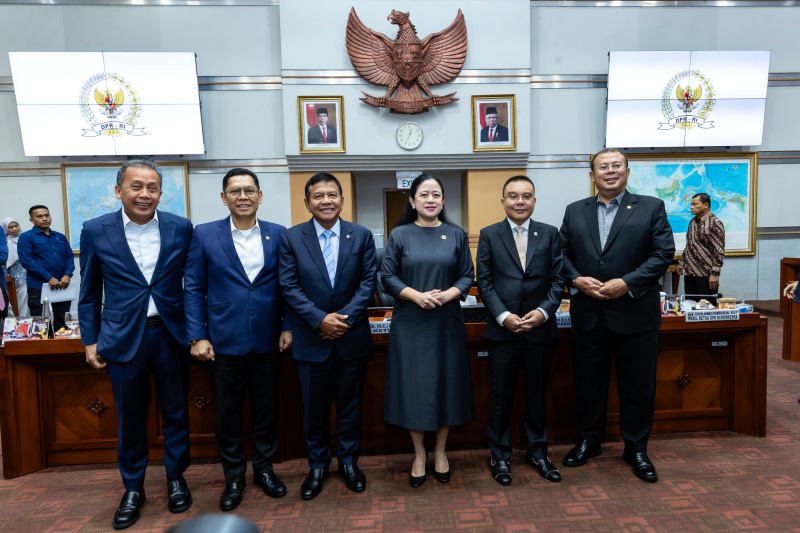 Wamenhan Muhammad Herindra menjalani test uji kelayakan dan kepatutan (Fit and Proper Test) Calon Kepala BIN di Komisi I DPR  (Ashar/SinPo.id)