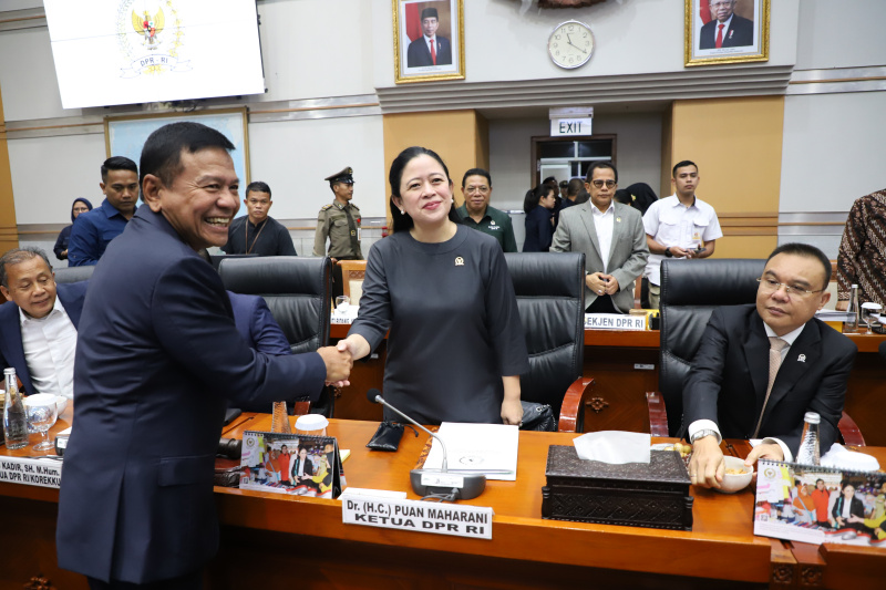 Wamenhan Muhammad Herindra menjalani test uji kelayakan dan kepatutan (Fit and Proper Test) Calon Kepala BIN di Komisi I DPR  (Ashar/SinPo.id)