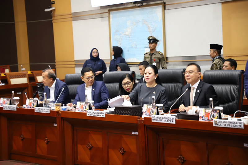 Wamenhan Muhammad Herindra menjalani test uji kelayakan dan kepatutan (Fit and Proper Test) Calon Kepala BIN di Komisi I DPR  (Ashar/SinPo.id)