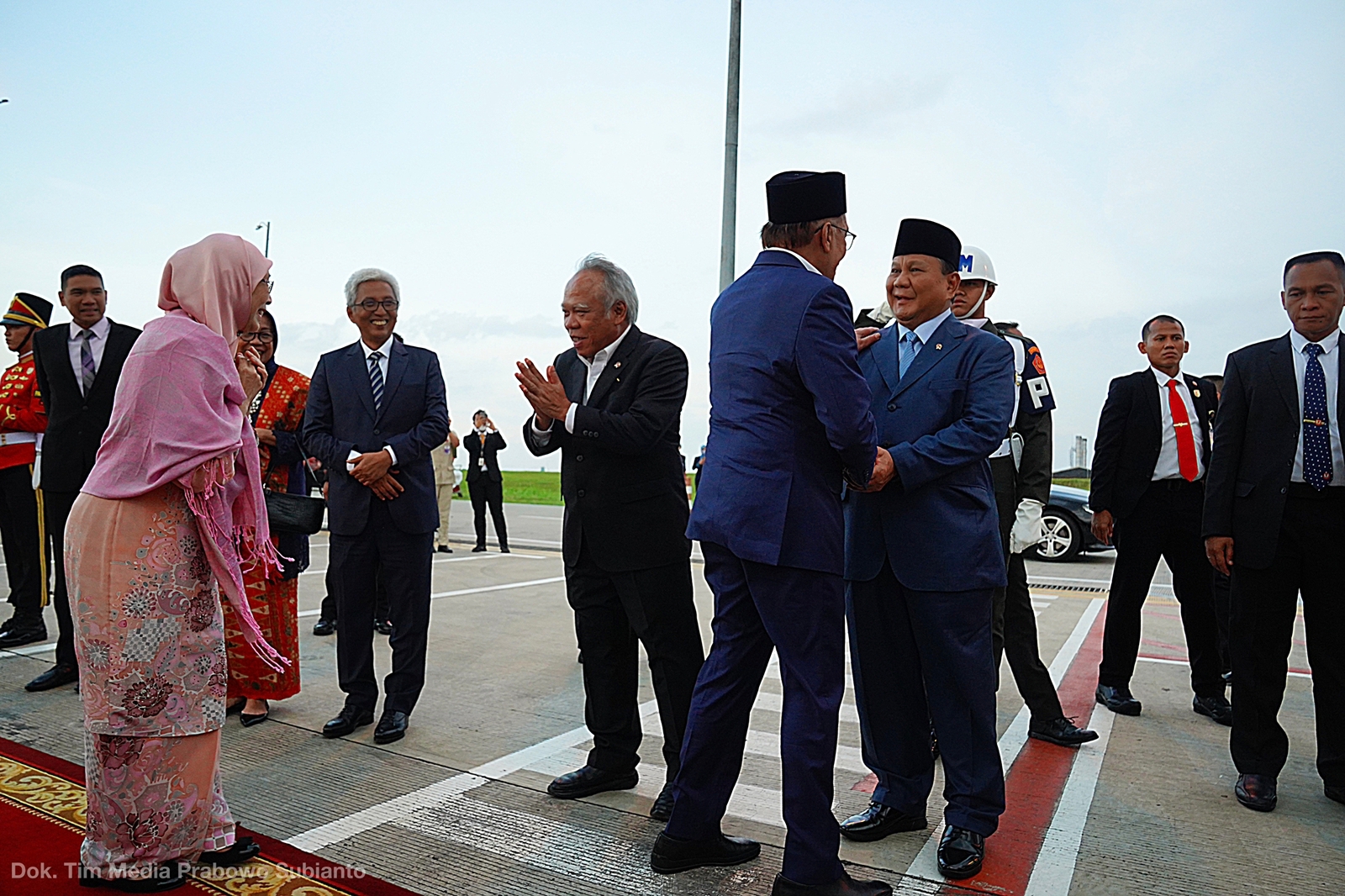 Pak Bowo sangat terlihat keakrabannya bersama Perdana Menteri Malaysia Dato Seri Anwar Ibrahim (Foto:Tim Prabowo/SinPo.id)