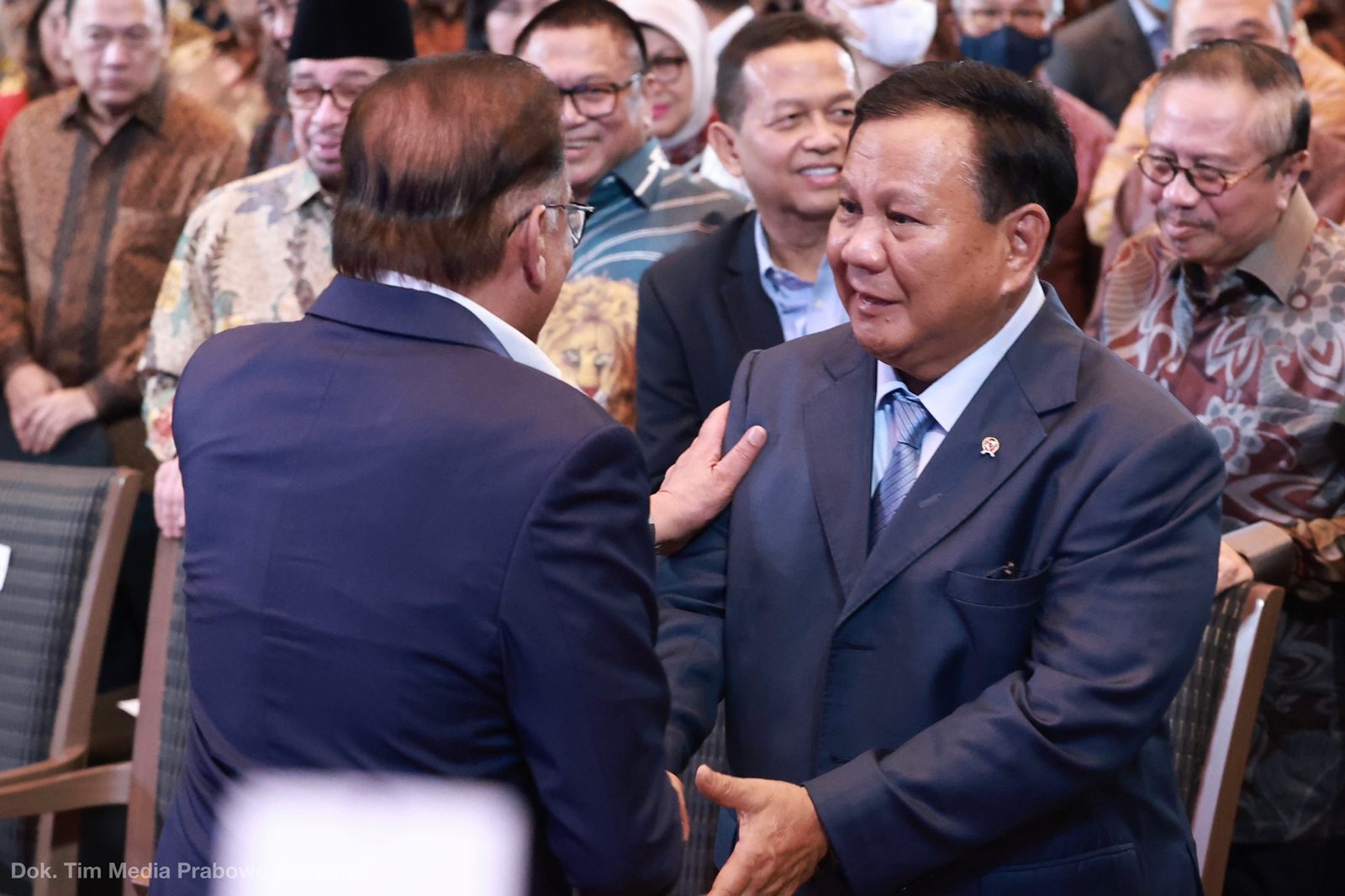 Pak Bowo sangat terlihat keakrabannya bersama Perdana Menteri Malaysia Dato Seri Anwar Ibrahim (Foto:Tim Prabowo/SinPo.id)