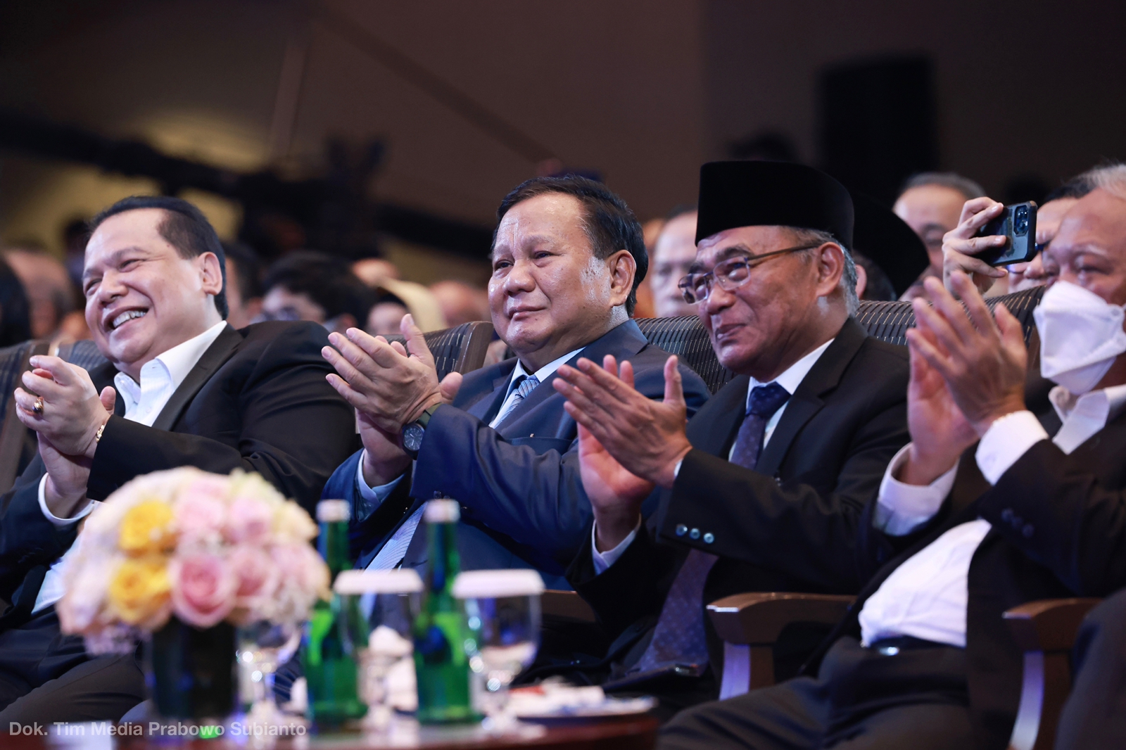 Unggah Foto Bersama Anwar Ibrahim Pak Bowo Didoakan Jadi Presiden