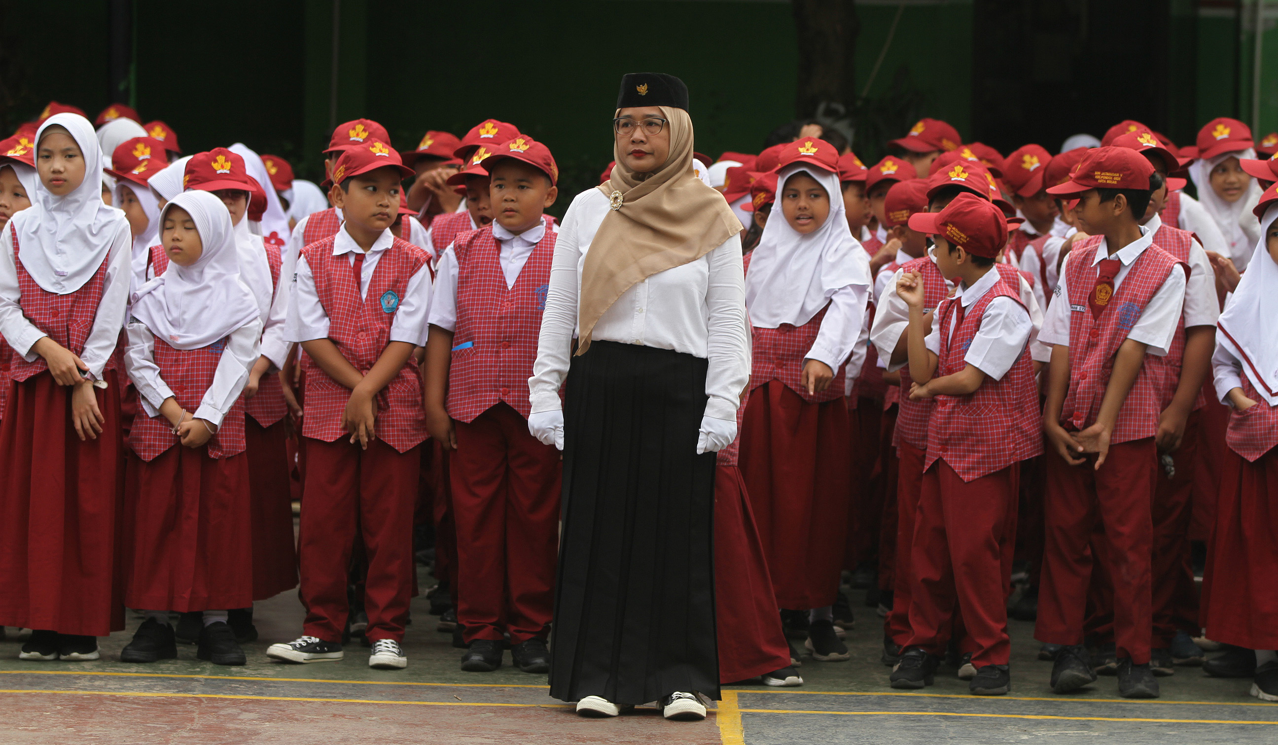 Peringatan Hari Guru Nasional. (Agus Priatna/SinPo.id)
