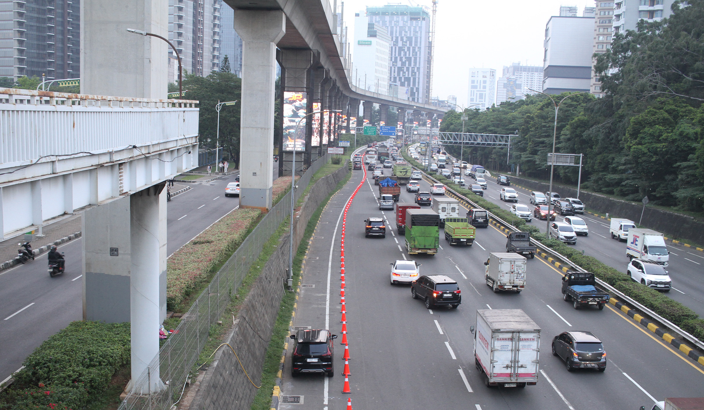Uji coba rekayasa lalu lintas TB Simatupang. (Agus Priatna/SinPo.id)