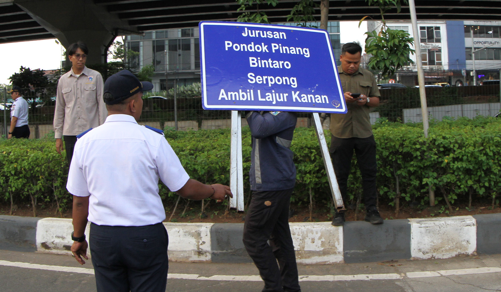Uji coba rekayasa lalu lintas TB Simatupang. (Agus Priatna/SinPo.id)