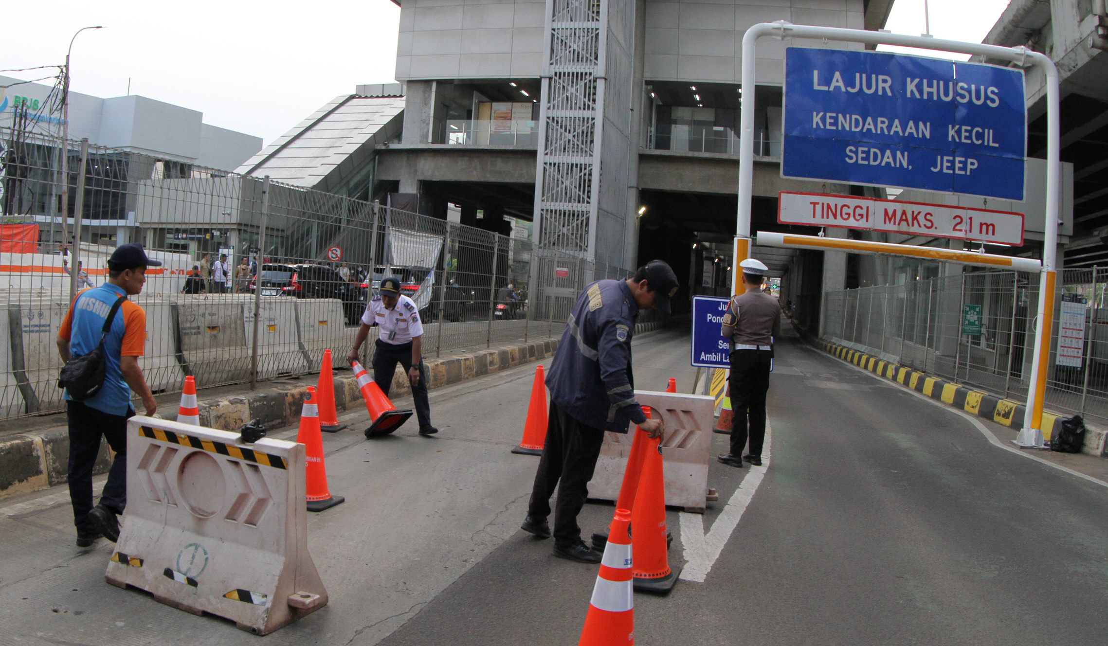 Uji coba rekayasa lalu lintas TB Simatupang. (Agus Priatna/SinPo.id)