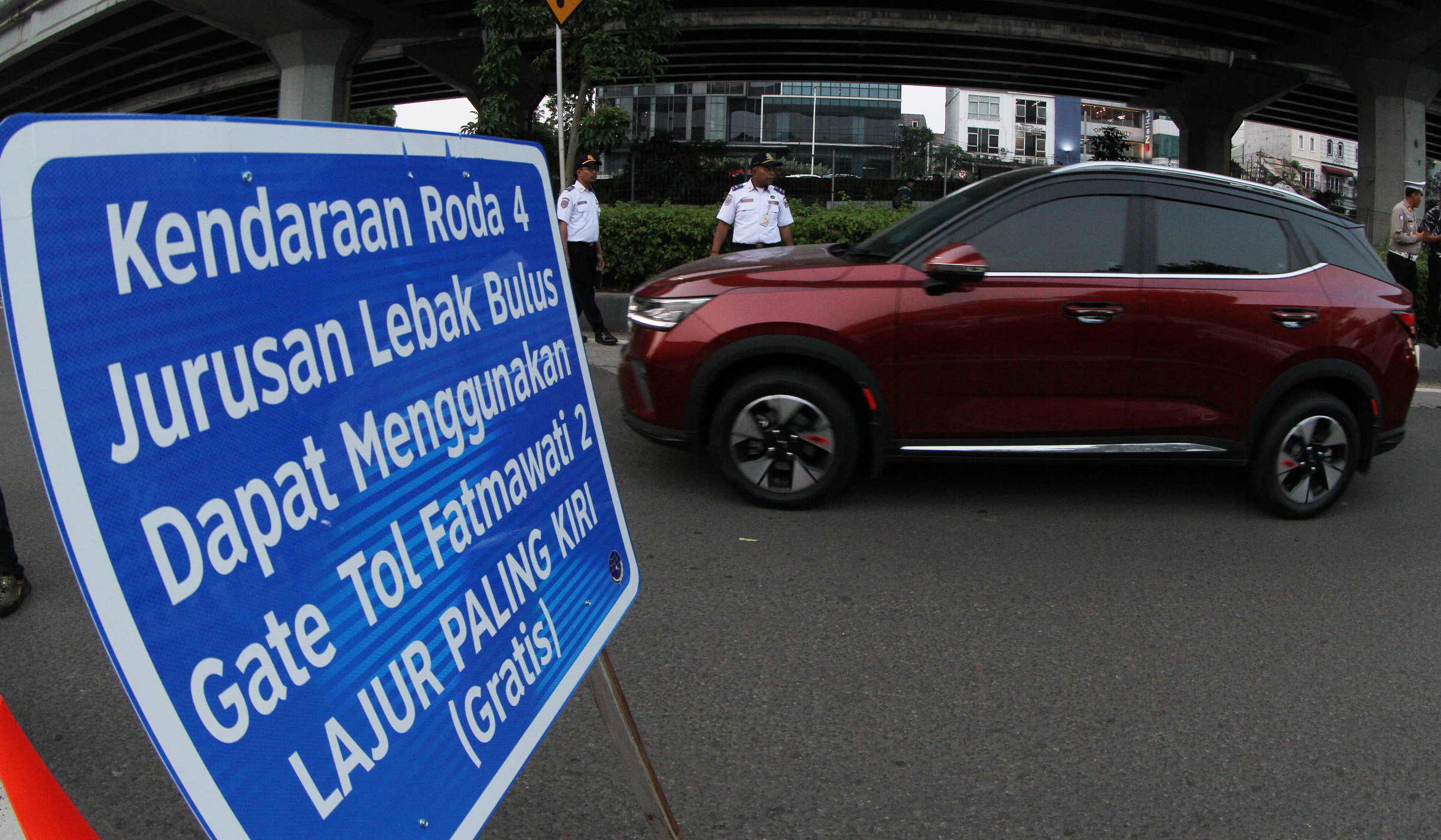 Uji coba rekayasa lalu lintas TB Simatupang. (Agus Priatna/SinPo.id)