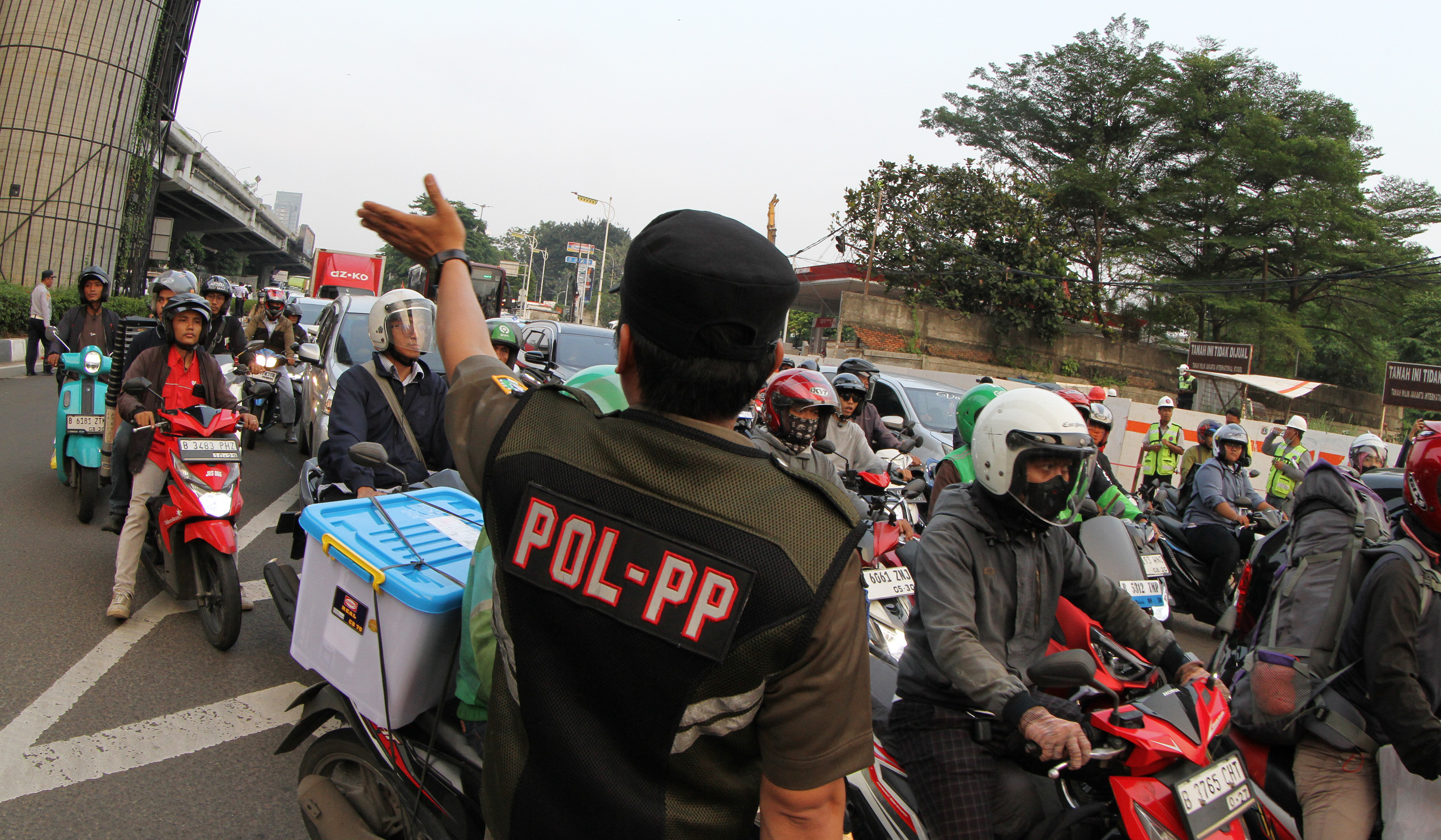 Uji coba rekayasa lalu lintas TB Simatupang. (Agus Priatna/SinPo.id)
