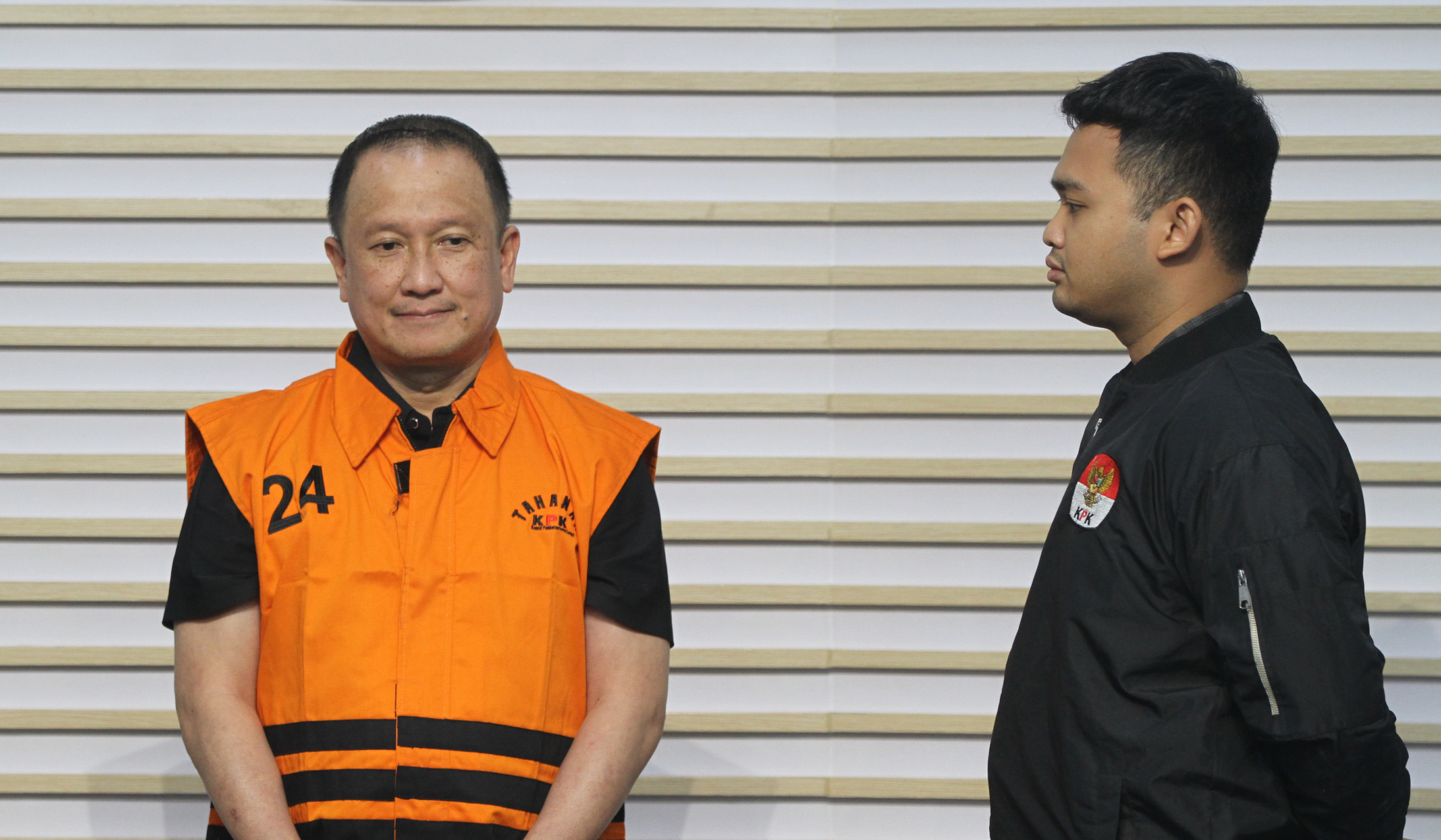 KPK tahan Menas Erwin Djohansyah, terkait kasus suap di MA. (Agus Priatna/SinPo.id)