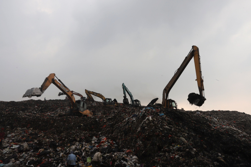Volume sampah TPA di Cipayung terus meningkat setiap harinya (Ashar/SinPo.id)