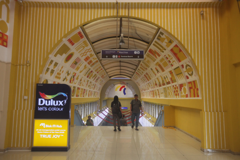 Wajah baru terowongan Blok M Hub yang menghubungkan Terminal dan Stasiun MRT Blok M (Ashar/SinPo.id)