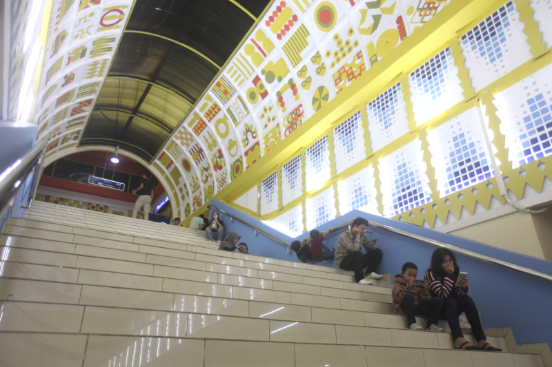 Wajah baru terowongan Blok M Hub yang menghubungkan Terminal dan Stasiun MRT Blok M (Ashar/SinPo.id)