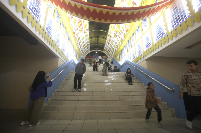 Wajah baru terowongan Blok M Hub yang menghubungkan Terminal dan Stasiun MRT Blok M (Ashar/SinPo.id)