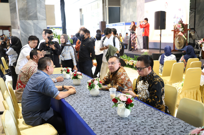 Wakil Ketua DPR RI Prof Sufmi Dasco Ahmad membuka acara pameran UMKM Fest 2024 yang digelar oleh Fraksi Gerindra di selasae loby Gedung Nusantara II (Ashar/SinPo.id)