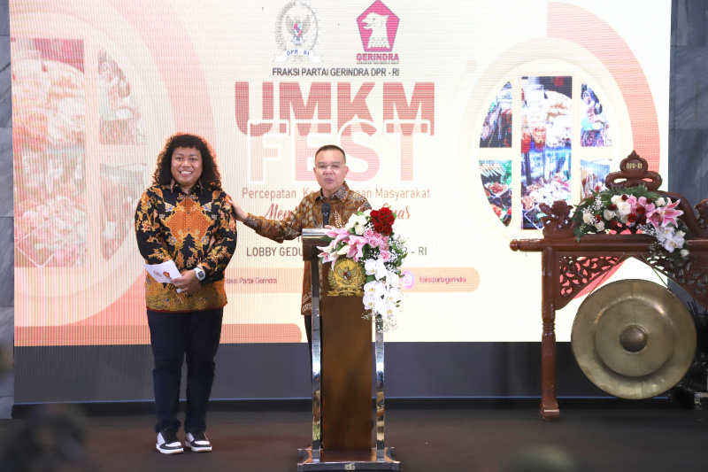 Wakil Ketua DPR RI Prof Sufmi Dasco Ahmad membuka acara pameran UMKM Fest 2024 yang digelar oleh Fraksi Gerindra di selasae loby Gedung Nusantara II (Ashar/SinPo.id)