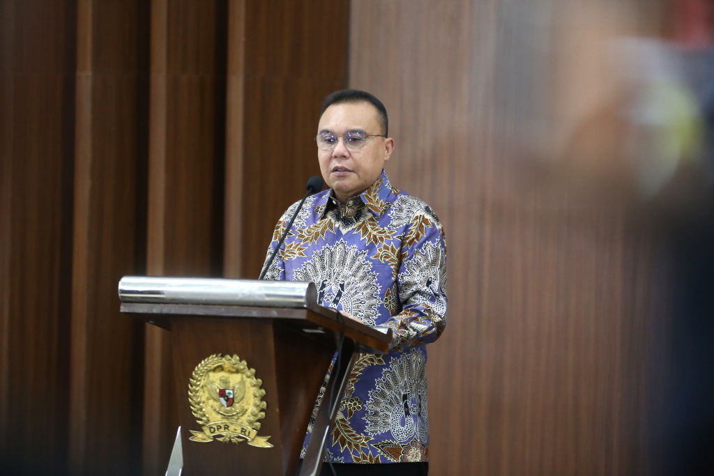 Wakil Ketua DPR Prof Sufmi Dasco menggelar konferensi pers dan menyampaikan bahwa pemerintah belum ada berencana menaikkan harga BBM Subsidi dan BBM non Subsidi (Ashar/SinPo.id)