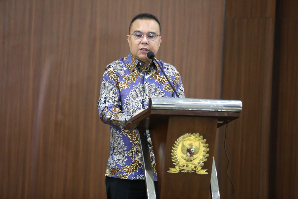 Wakil Ketua DPR Prof Sufmi Dasco menggelar konferensi pers dan menyampaikan bahwa pemerintah belum ada berencana menaikkan harga BBM Subsidi dan BBM non Subsidi (Ashar/SinPo.id)