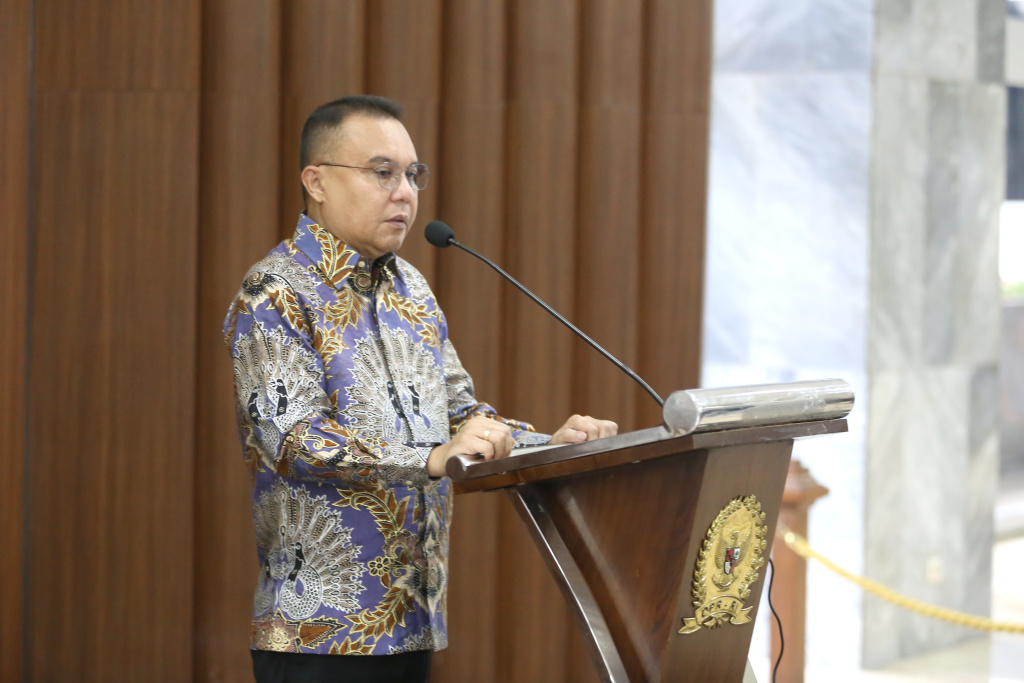 Wakil Ketua DPR Prof Sufmi Dasco menggelar konferensi pers dan menyampaikan bahwa pemerintah belum ada berencana menaikkan harga BBM Subsidi dan BBM non Subsidi (Ashar/SinPo.id)