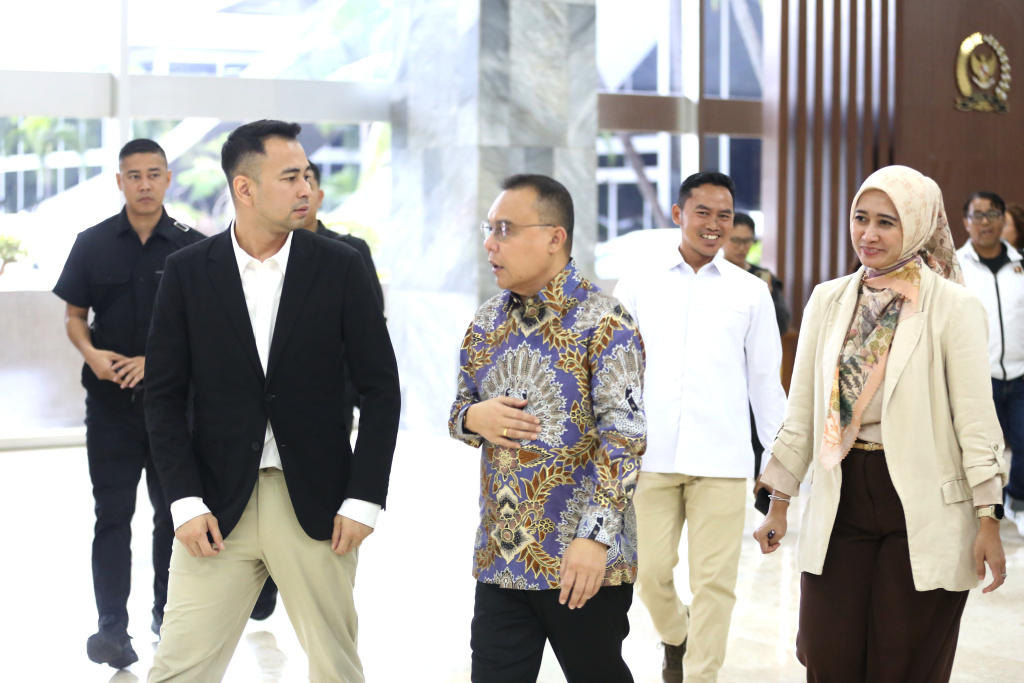 Wakil Ketua DPR Prof Sufmi Dasco menggelar konferensi pers dan menyampaikan bahwa pemerintah belum ada berencana menaikkan harga BBM Subsidi dan BBM non Subsidi (Ashar/SinPo.id)