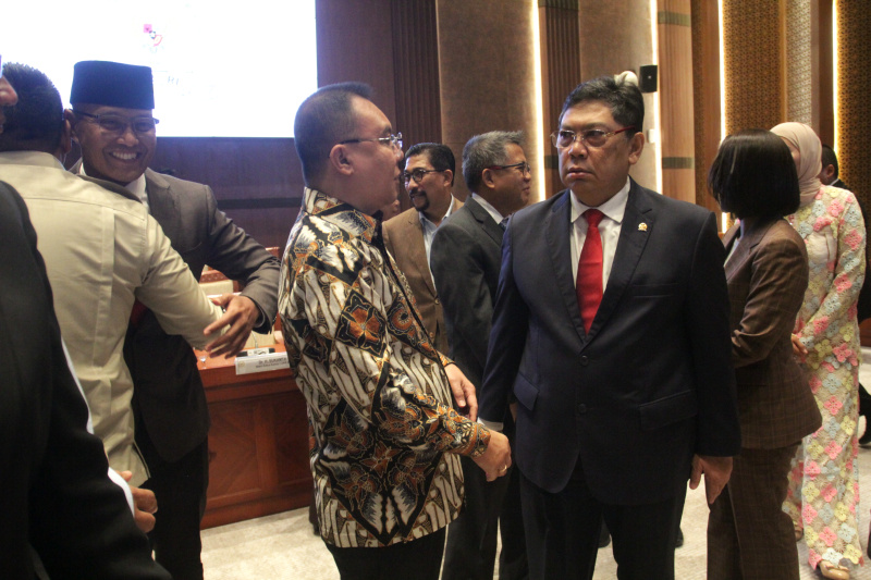 Wakil Ketua DPR RI Prof Sufmi Dasco Ahmad pimpin rapat sidang pergantian Pimpinan Wakil Ketua Komisi I Sukamta menggantikan Wakil Ketua Komisi I Ahmad Heryawan di Ruang Komisi I (Ashar/SinPo.id)