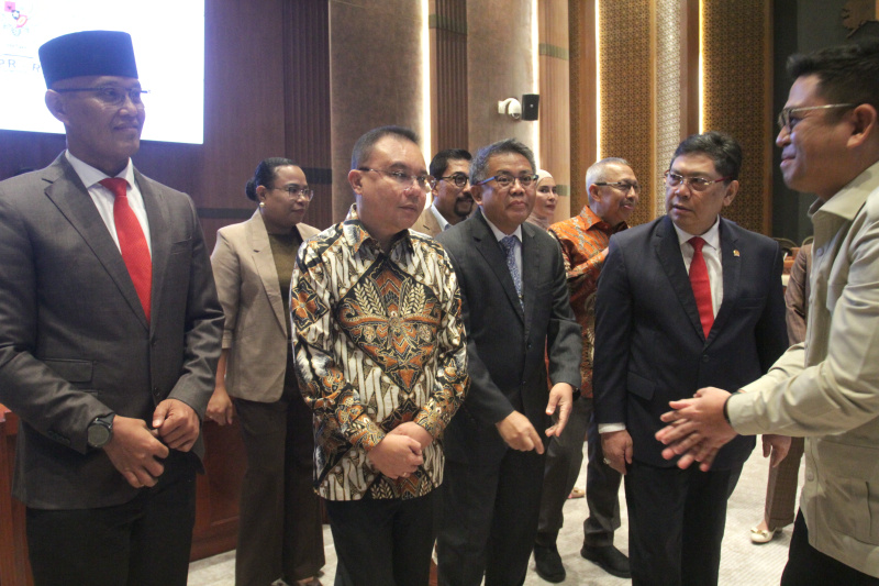 Wakil Ketua DPR RI Prof Sufmi Dasco Ahmad pimpin rapat sidang pergantian Pimpinan Wakil Ketua Komisi I Sukamta menggantikan Wakil Ketua Komisi I Ahmad Heryawan di Ruang Komisi I (Ashar/SinPo.id)