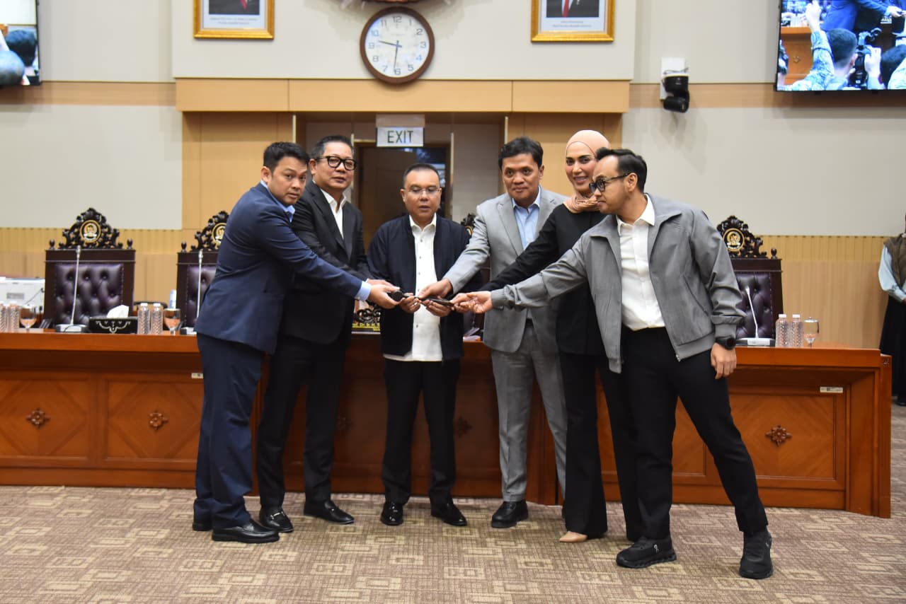 Pimpinan DPR Wakil Ketua DPR Prof Sufmi Dasco memimpin rapat pelantikan Wakil Ketua Komisi III Rusdi Masse Mappasessu (Ashar/Foto:Parlemen/SinPo.id)