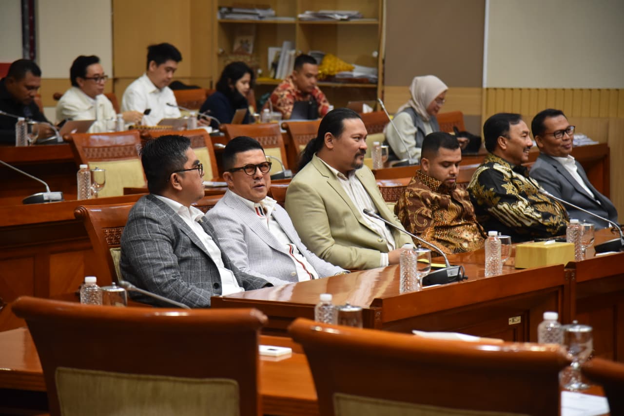 Pimpinan DPR Wakil Ketua DPR Prof Sufmi Dasco memimpin rapat pelantikan Wakil Ketua Komisi III Rusdi Masse Mappasessu (Ashar/Foto:Parlemen/SinPo.id)