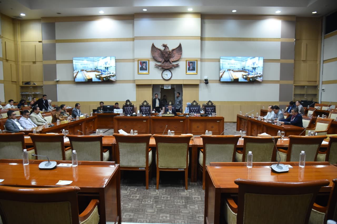 Pimpinan DPR Wakil Ketua DPR Prof Sufmi Dasco memimpin rapat pelantikan Wakil Ketua Komisi III Rusdi Masse Mappasessu (Ashar/Foto:Parlemen/SinPo.id)