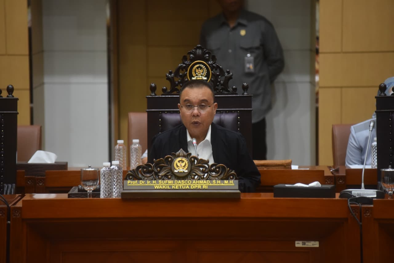 Pimpinan DPR Wakil Ketua DPR Prof Sufmi Dasco memimpin rapat pelantikan Wakil Ketua Komisi III Rusdi Masse Mappasessu (Ashar/Foto:Parlemen/SinPo.id)