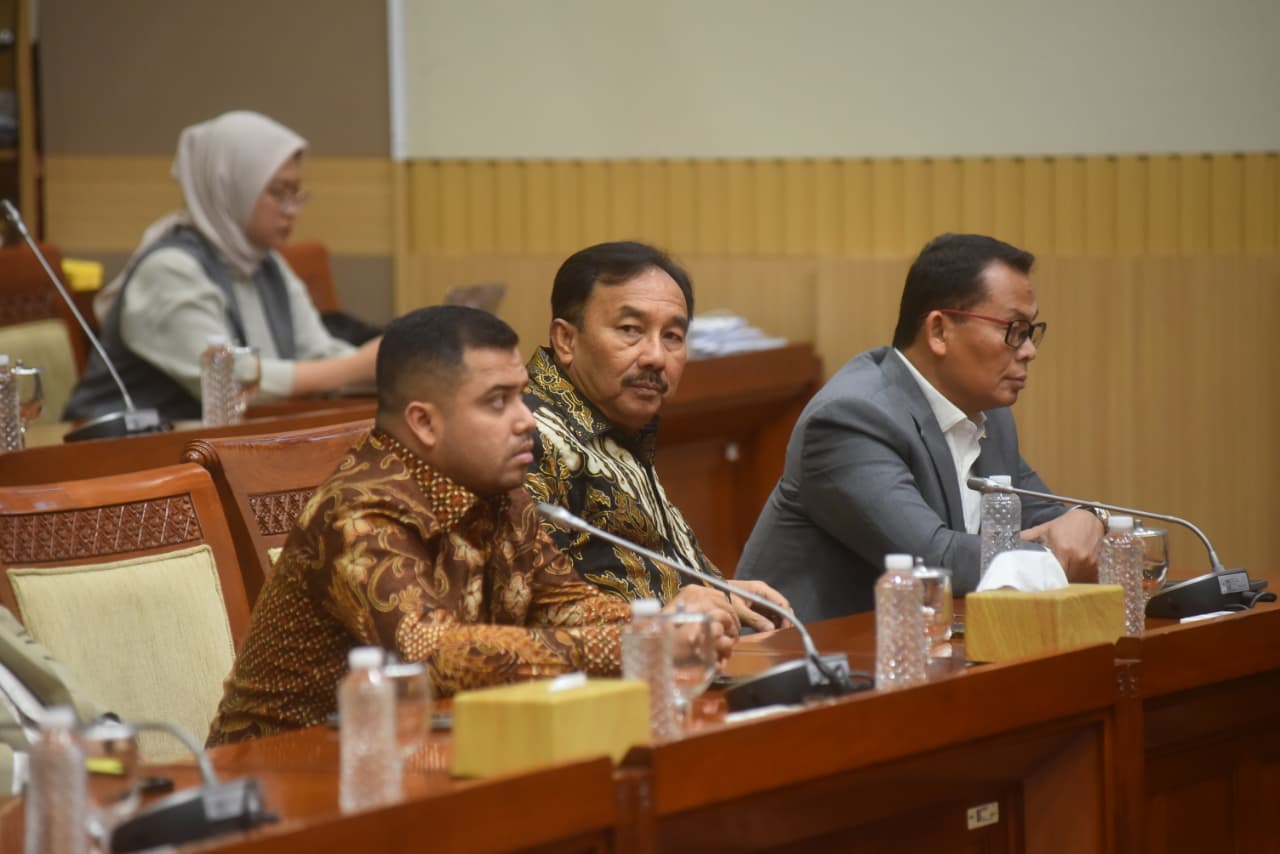 Pimpinan DPR Wakil Ketua DPR Prof Sufmi Dasco memimpin rapat pelantikan Wakil Ketua Komisi III Rusdi Masse Mappasessu (Ashar/Foto:Parlemen/SinPo.id)