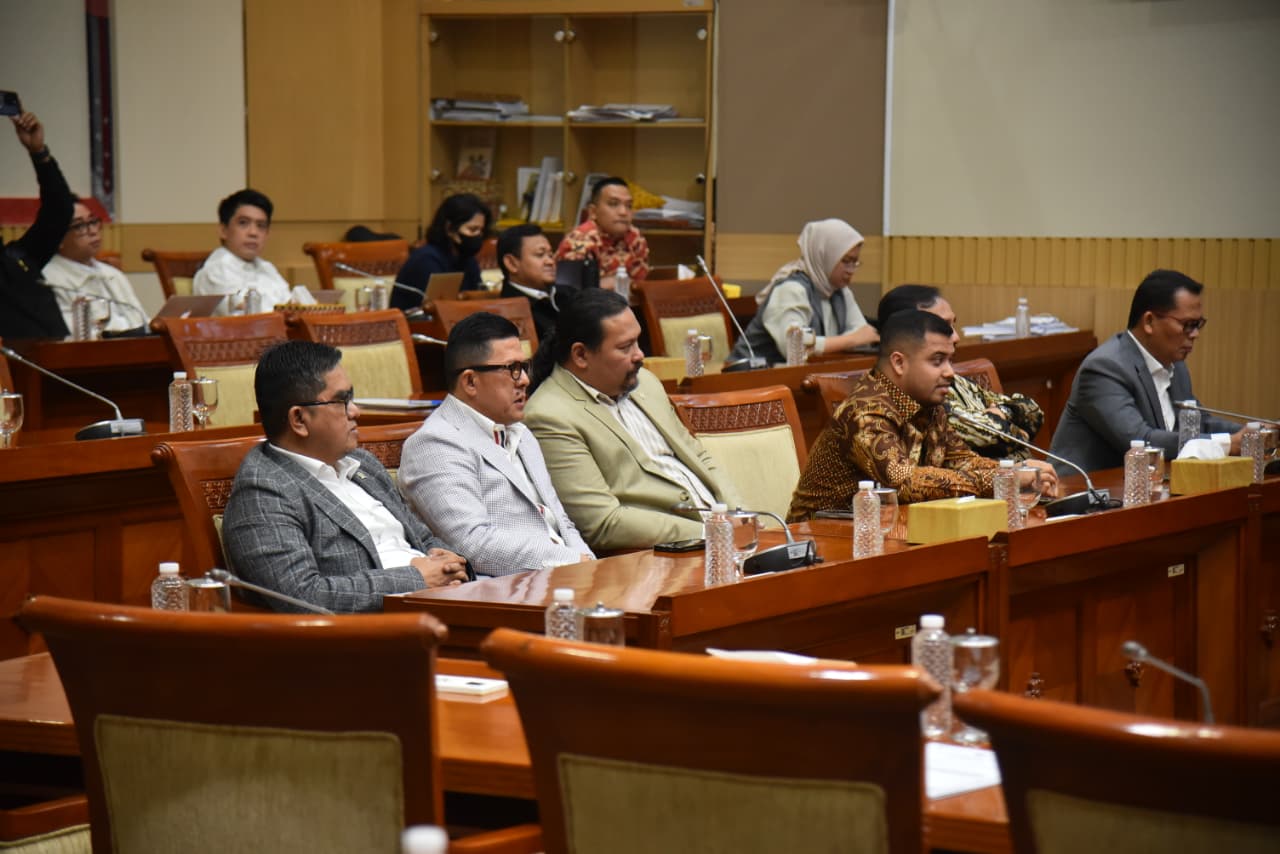 Pimpinan DPR Wakil Ketua DPR Prof Sufmi Dasco memimpin rapat pelantikan Wakil Ketua Komisi III Rusdi Masse Mappasessu (Ashar/Foto:Parlemen/SinPo.id)