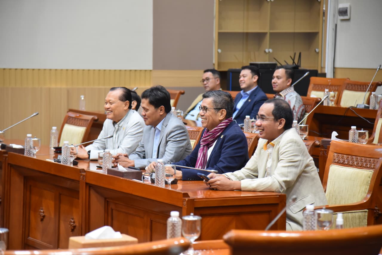 Pimpinan DPR Wakil Ketua DPR Prof Sufmi Dasco memimpin rapat pelantikan Wakil Ketua Komisi III Rusdi Masse Mappasessu (Ashar/Foto:Parlemen/SinPo.id)