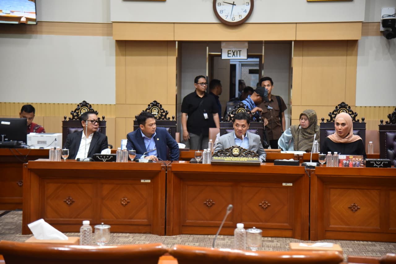 Pimpinan DPR Wakil Ketua DPR Prof Sufmi Dasco memimpin rapat pelantikan Wakil Ketua Komisi III Rusdi Masse Mappasessu (Ashar/Foto:Parlemen/SinPo.id)