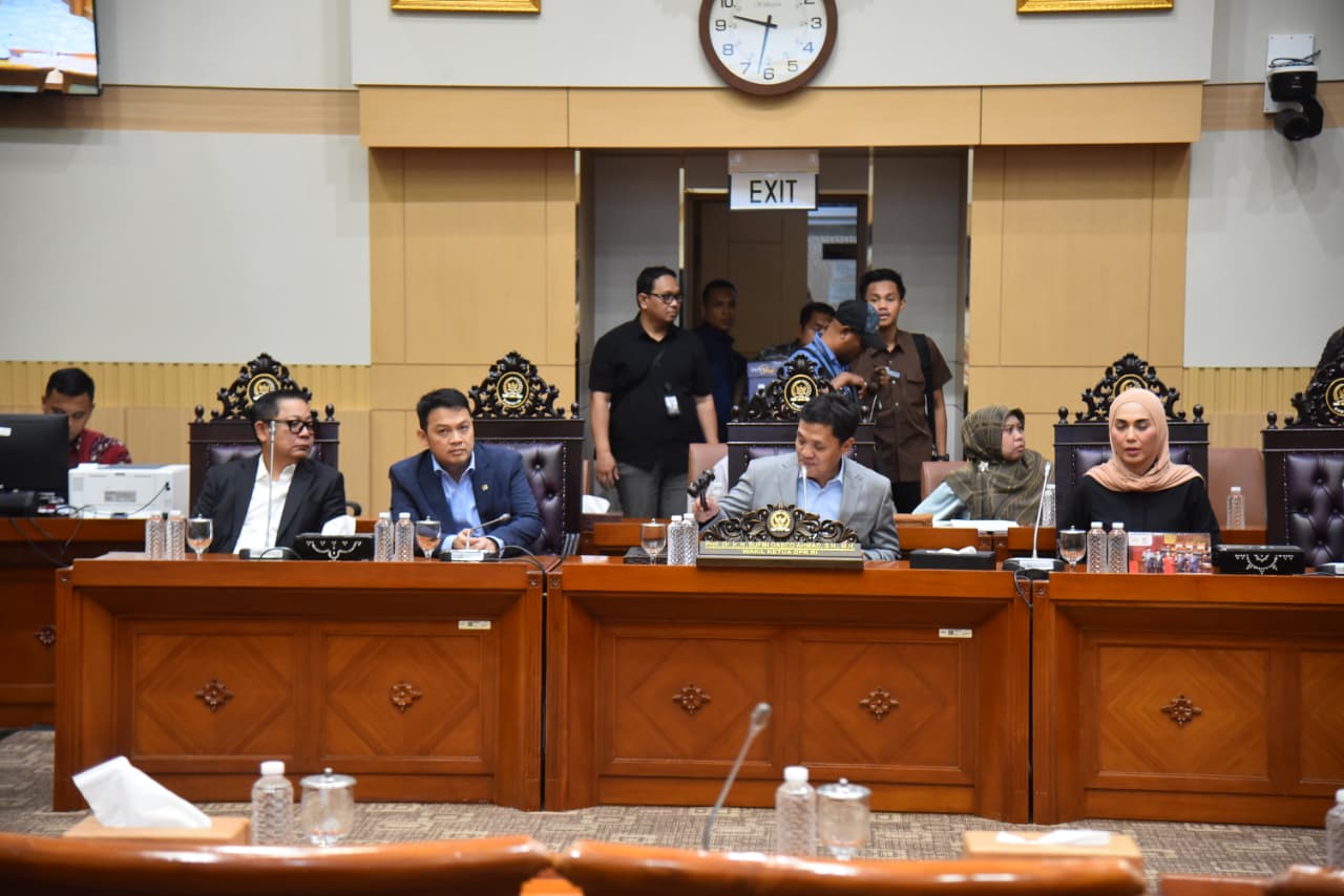 Pimpinan DPR Wakil Ketua DPR Prof Sufmi Dasco memimpin rapat pelantikan Wakil Ketua Komisi III Rusdi Masse Mappasessu (Ashar/Foto:Parlemen/SinPo.id)