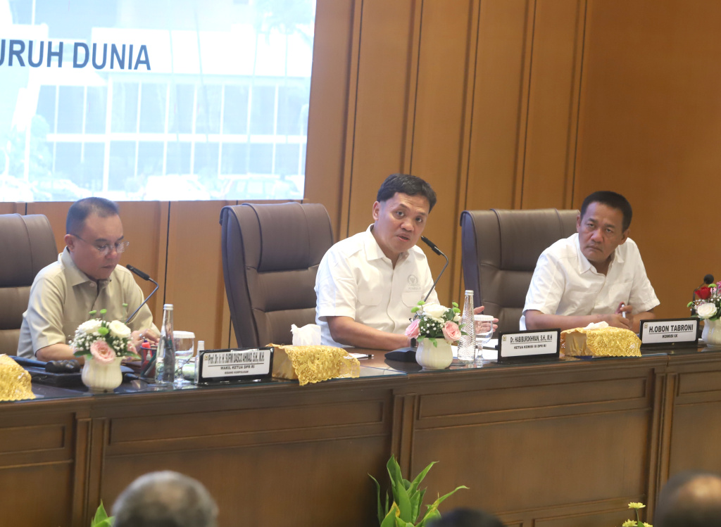 Wakil Ketua DPR Prof Sufmi Dasco Ahmad menerima audiensi perwakilan dari Aliansi Gerakan Buruh Bersama Rakyat (GEBRAK) dan KASBI (Ashar/SinPo.id)