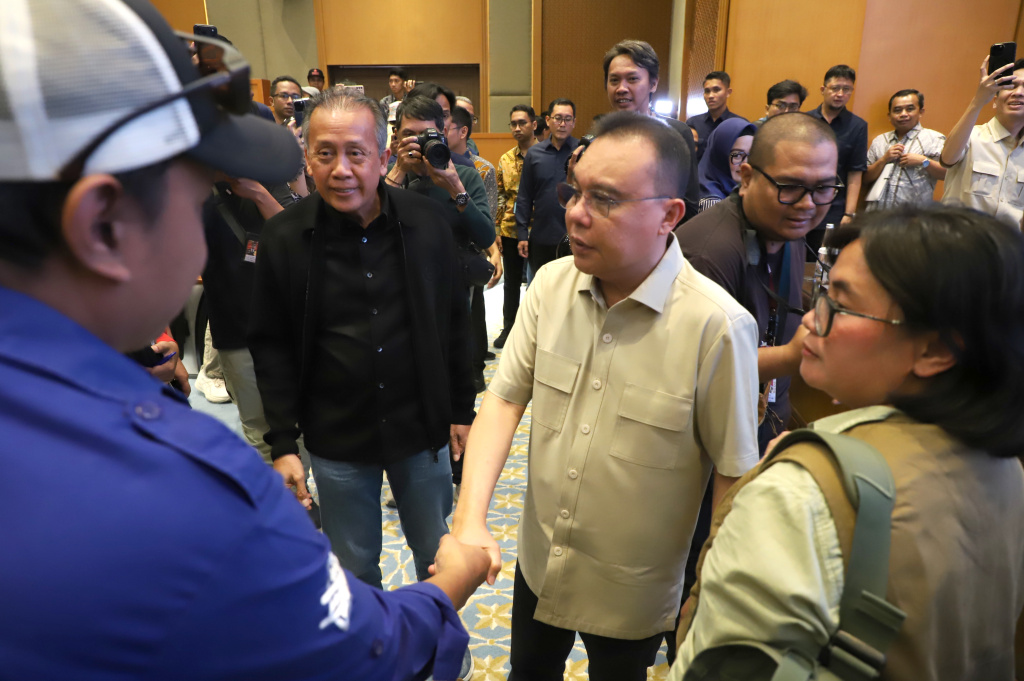 Wakil Ketua DPR Prof Sufmi Dasco Ahmad menerima audiensi perwakilan dari Aliansi Gerakan Buruh Bersama Rakyat (GEBRAK) dan KASBI (Ashar/SinPo.id)
