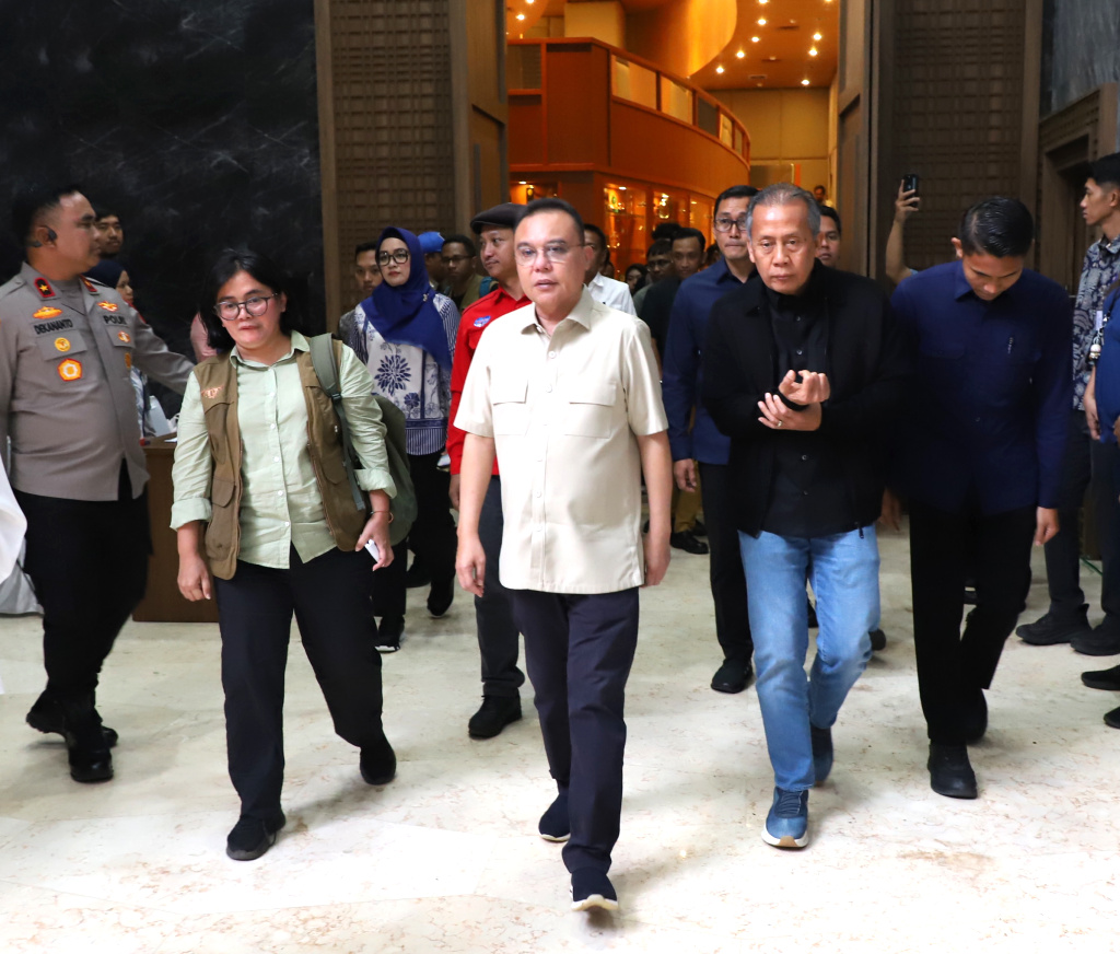 Wakil Ketua DPR Prof Sufmi Dasco Ahmad menerima audiensi perwakilan dari Aliansi Gerakan Buruh Bersama Rakyat (GEBRAK) dan KASBI (Ashar/SinPo.id)